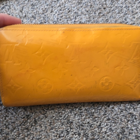 Authentic Luxury Wallet Lot - Picture 10 of 16